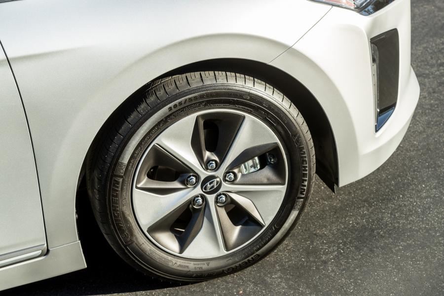 Колеса Hyundai IONIQ electric (AE) 2016 года  (NA) (фото 39 из 41)